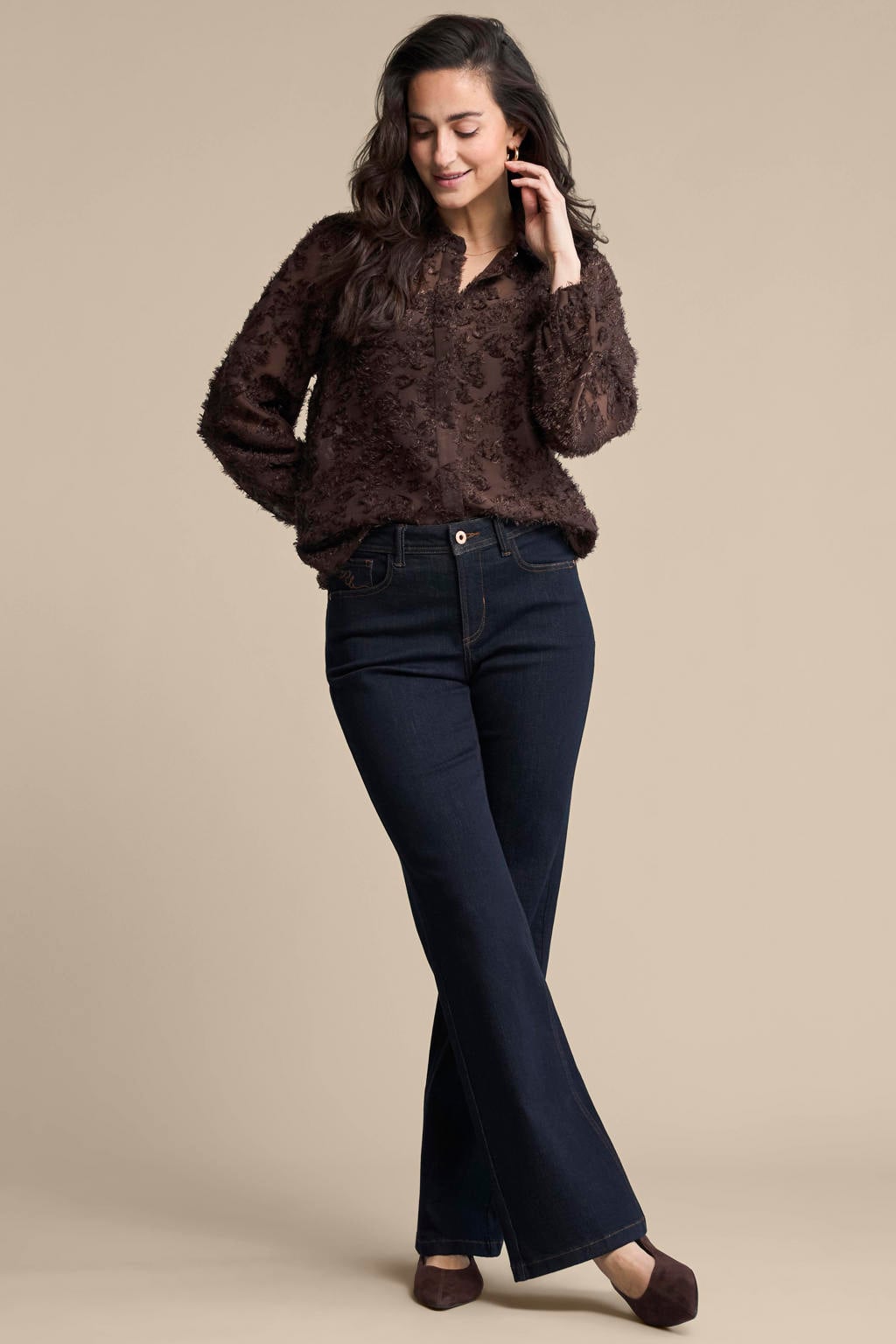Bruine dames Red Button blouse van polyester met lange mouwen, klassieke kraag, knoopsluiting en geweven detail