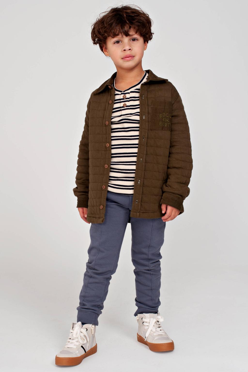 Ecru en donkerblauwe jongens Sturdy longsleeve Rock the Earth offwhite met lange mouwen en knoopsluiting