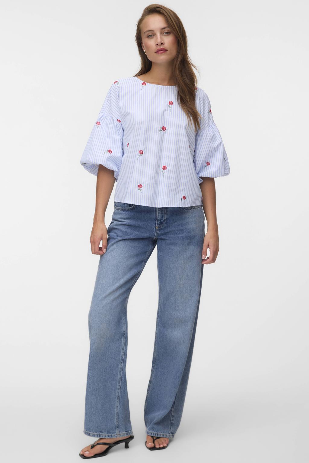 Lichtblauwe dames VERO MODA gestreepte top van polyester met driekwart mouwen, ronde hals en borduursels