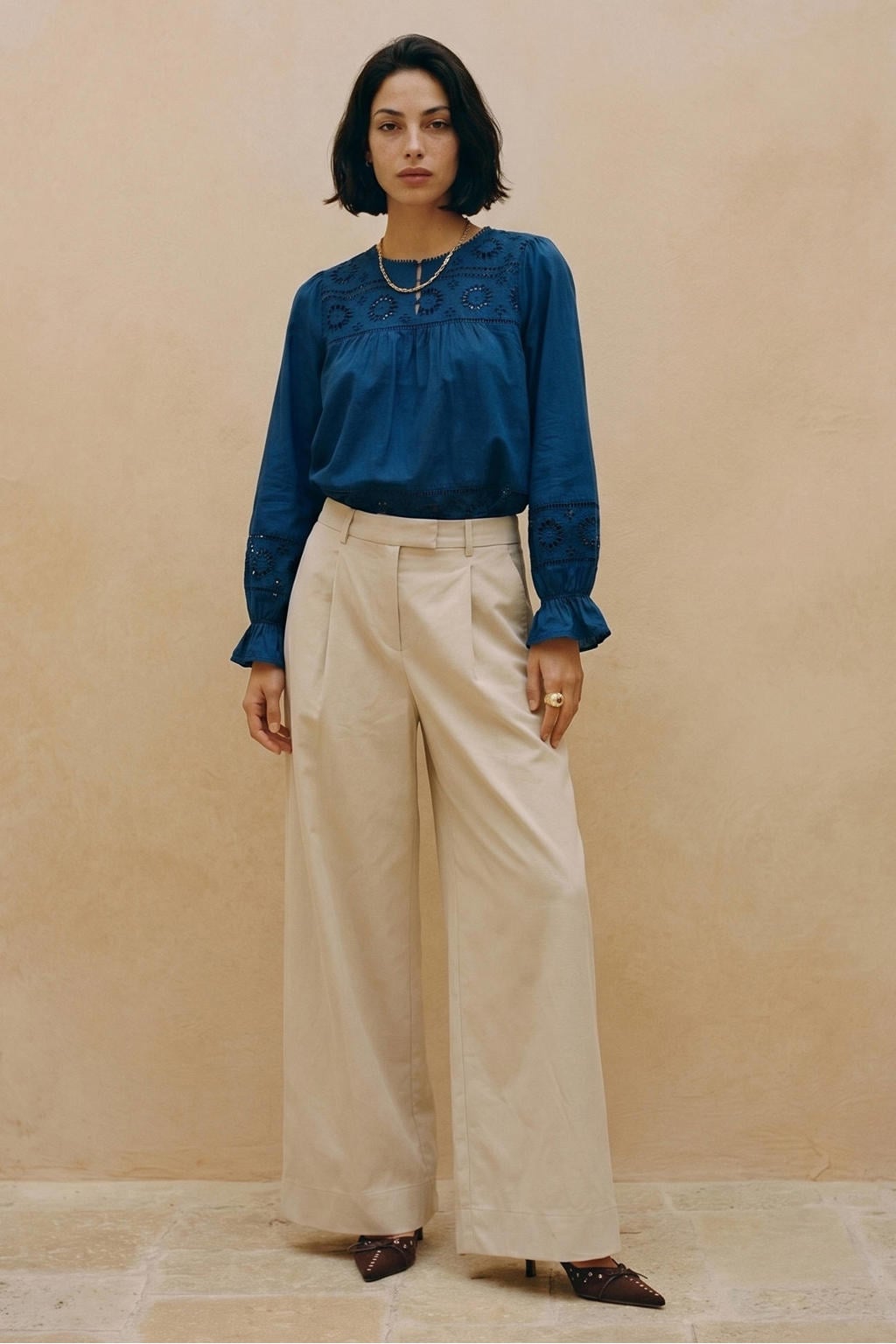 Donkerblauwe dames VERO MODA broderie top met effen, lange mouwen en ronde hals