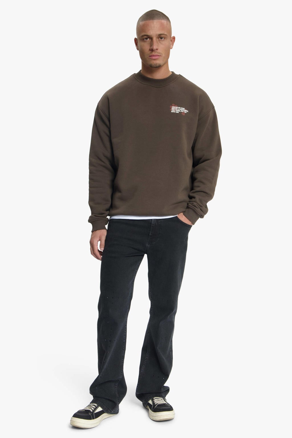 Croyez relaxed fit sweater met backprint - bruin