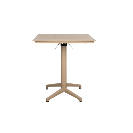 beige eettafels buiten