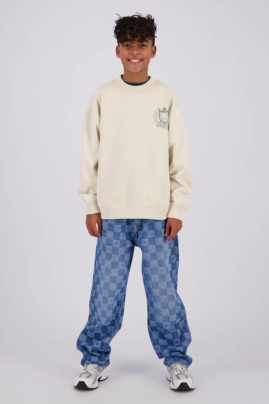 Beige jongens Vingino oversized sweater met backprint, lange mouwen, ronde hals en geribde boorden