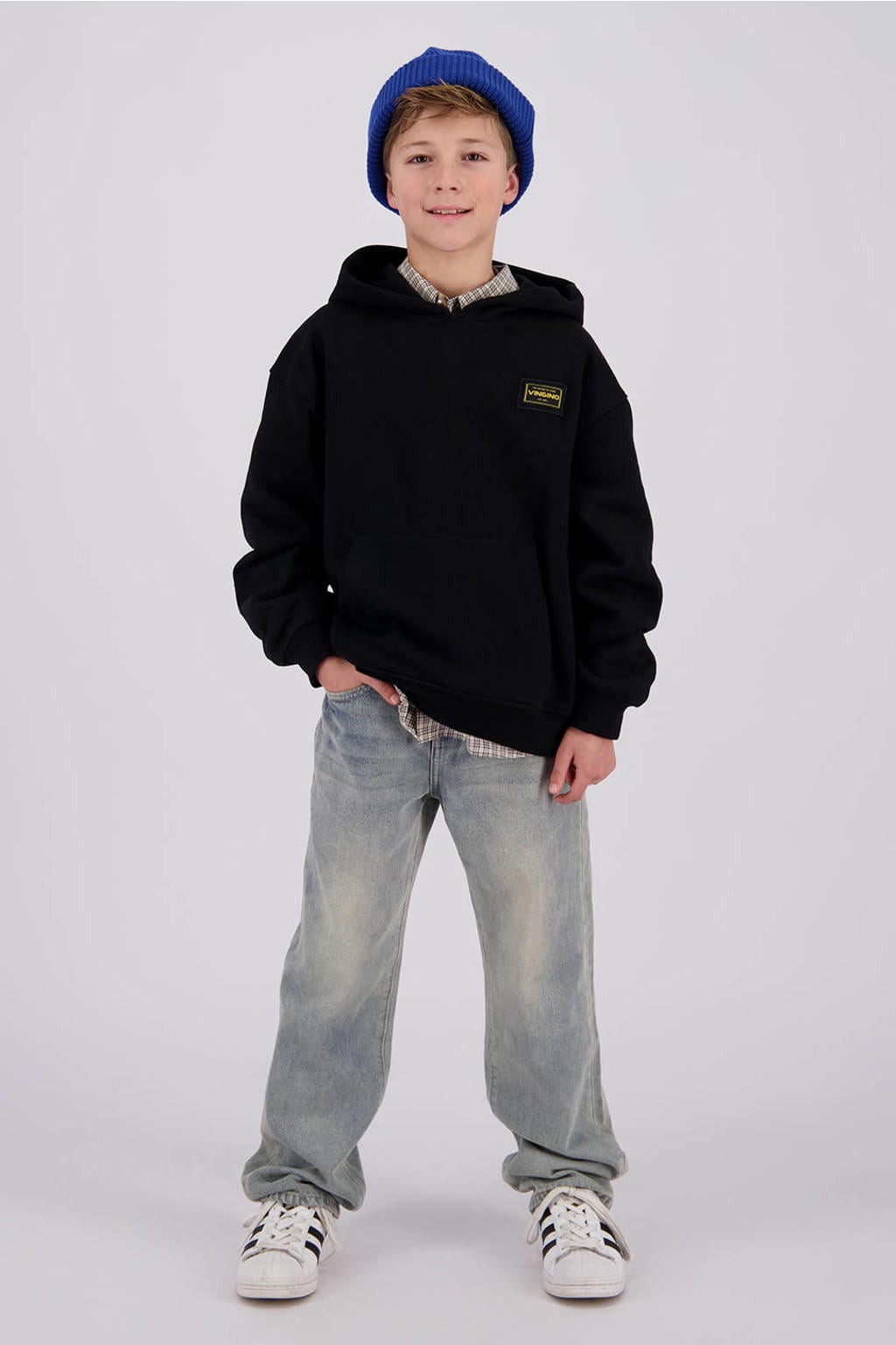 Zwarte jongens Vingino oversized hoodie van sweat materiaal met backprint, lange mouwen en capuchon