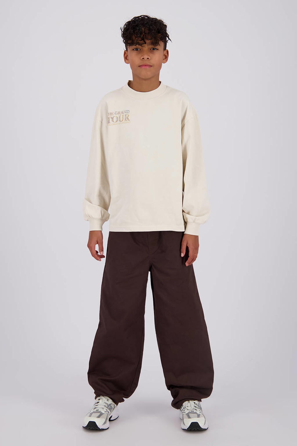 Beige jongens Vingino oversized longsleeve van katoen met backprint, lange mouwen, ronde hals en geribde boorden