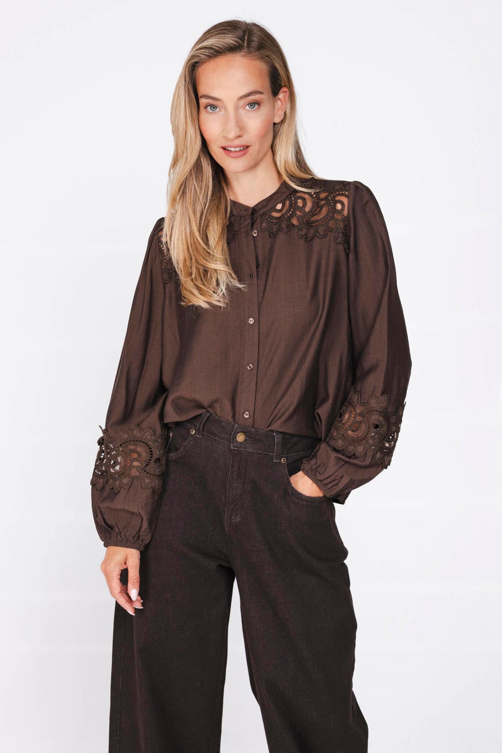 Bruine dames Poools van viscose met effen, lange mouwen, ronde hals, knoopsluiting en kant