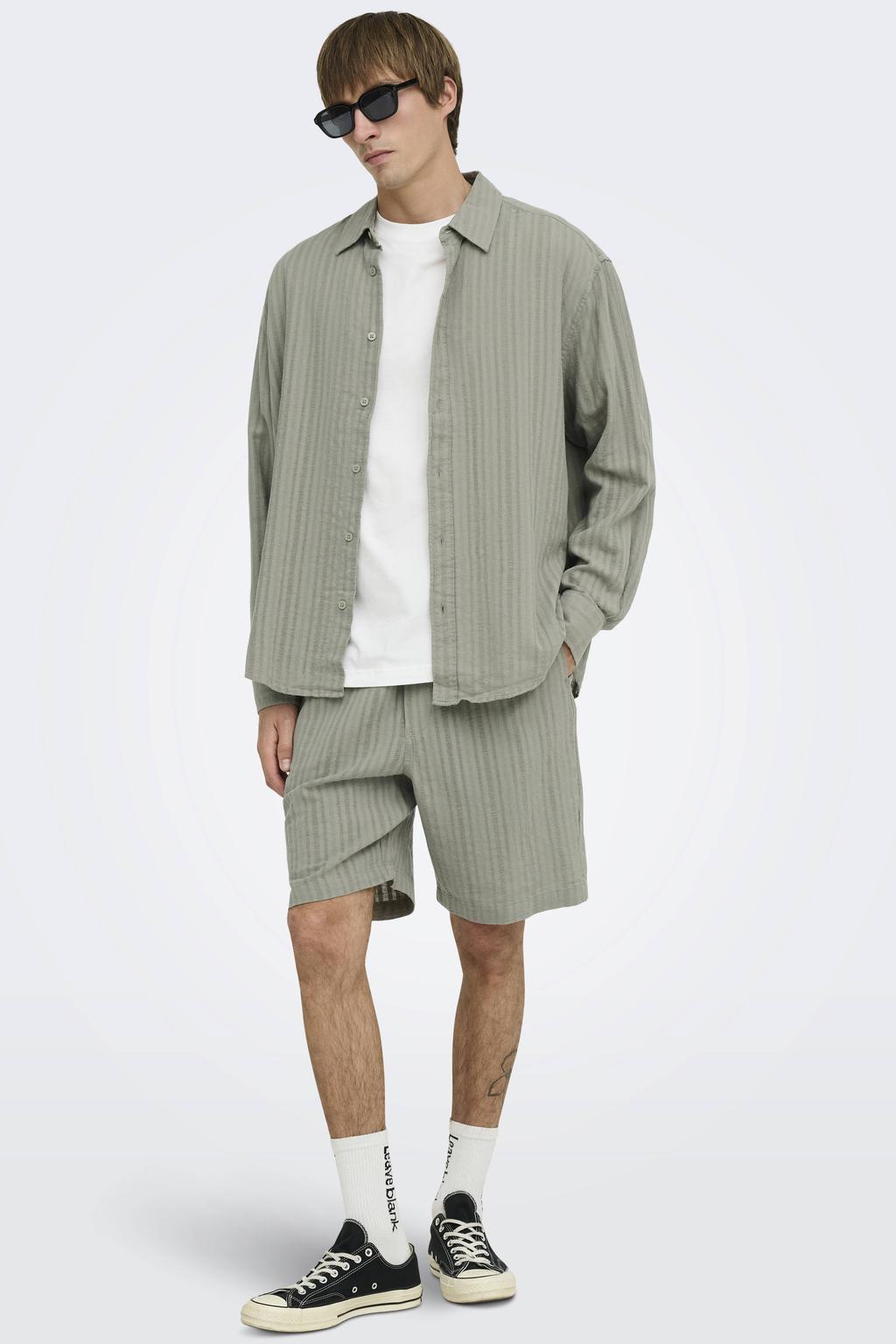 Lichtgroene heren ONLY & SONS relaxed fit casual overhemd van linnen met effen, lange mouwen, klassieke kraag en geweven detail
