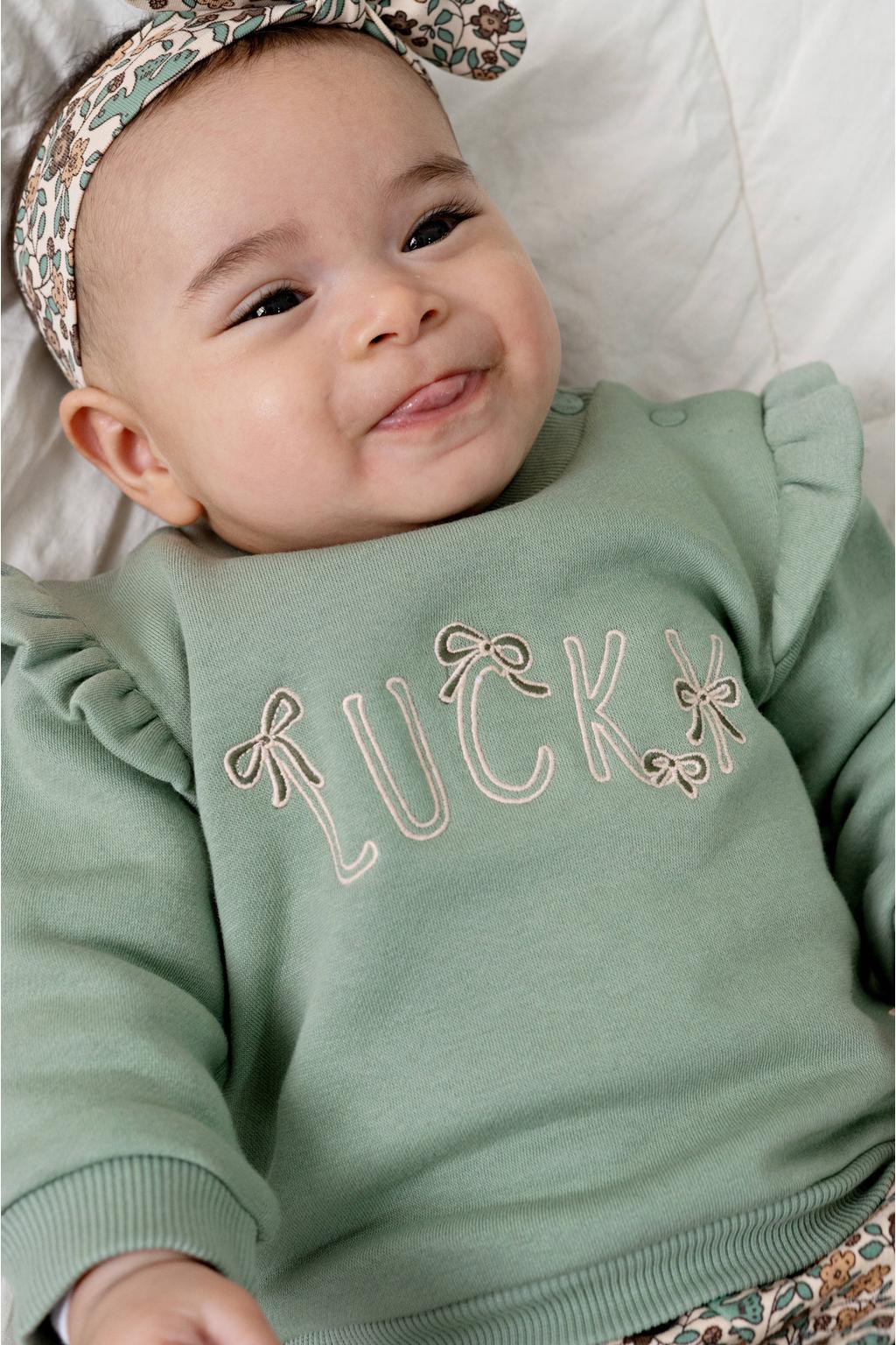 Lichtgroene meisjes Feetje sweater Lucky Bloombird met tekst print, lange mouwen, ronde hals, drukknoopsluiting en ruches