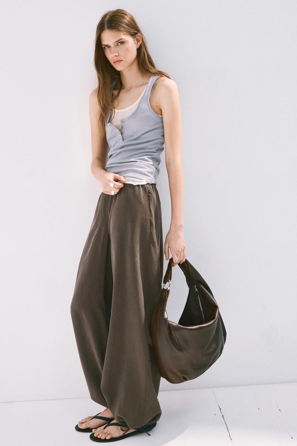 Bruine dames Mango balloon broek van modal met barrel, regular waist, elastische tailleband en effen