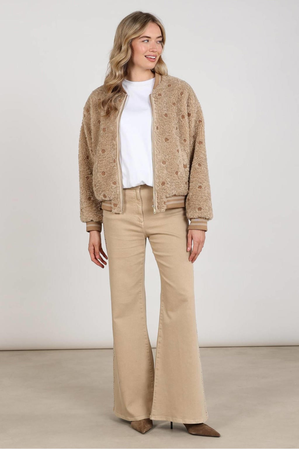 Bruine dames NUKUS teddy jas van polyester met stippenprint en lange mouwen
