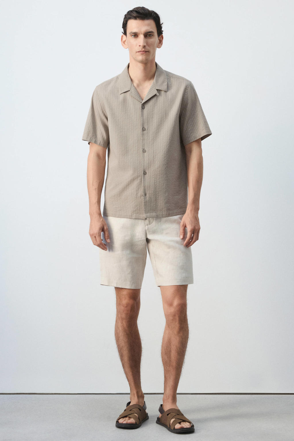 Beige heren Mango Man regular fit overhemd van katoen met effen, korte mouwen en reverskraag