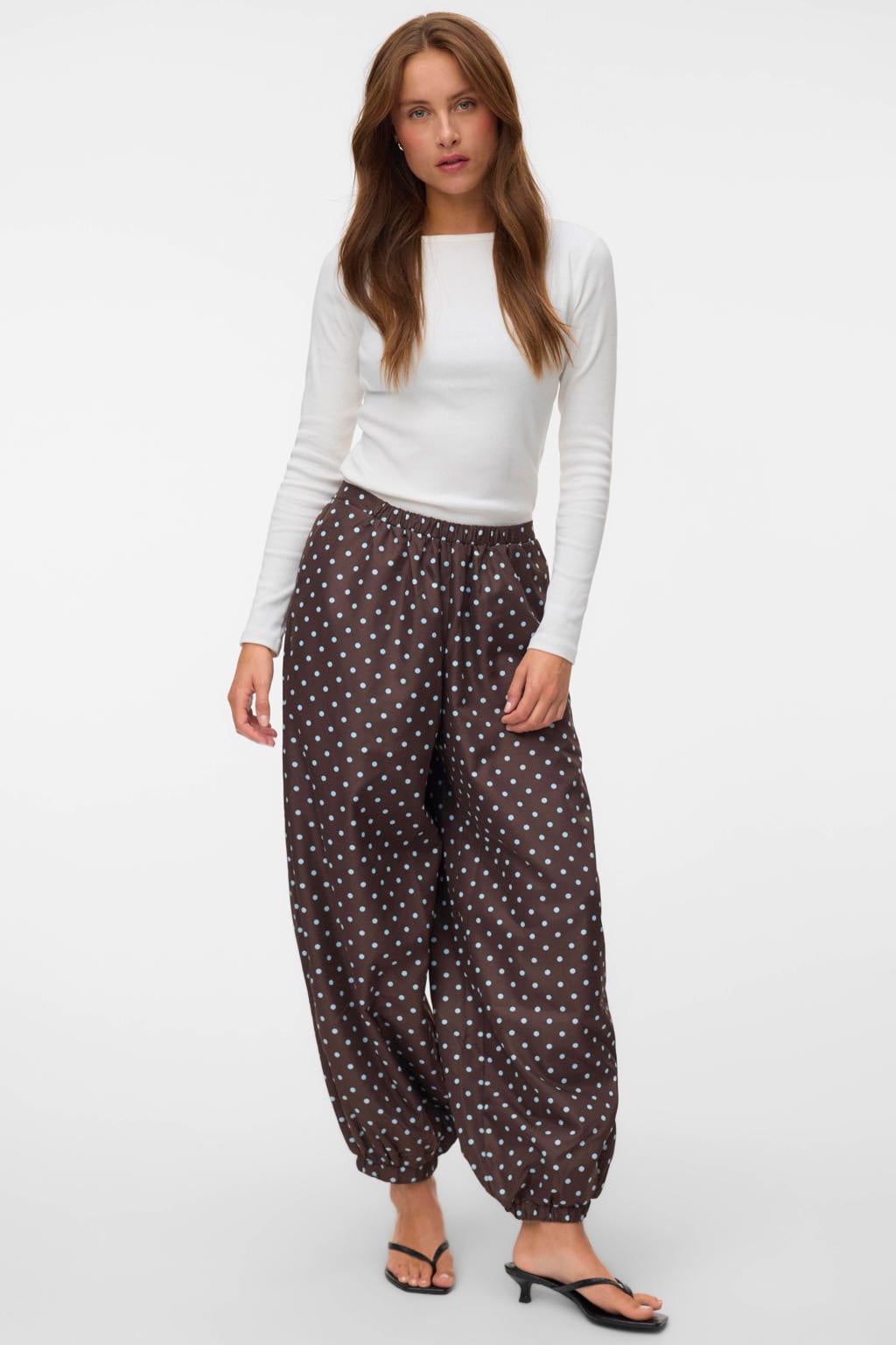 Bruine dames VERO MODA ballon casual broek van polyester met regular waist, elastische tailleband en stippenprint