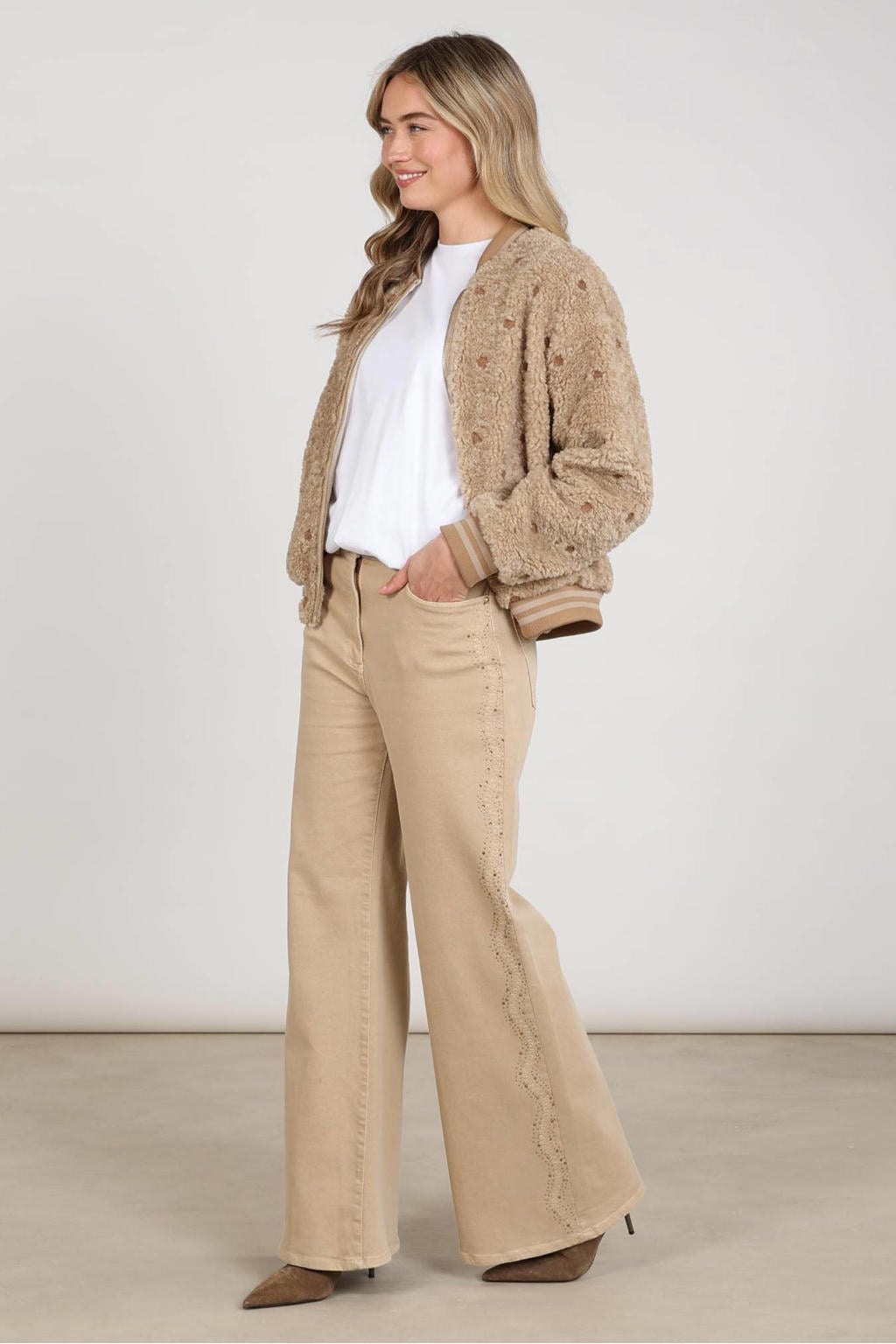 Beige dames NUKUS flared jeans van denim met high waist, rits- en knoopsluiting en effen