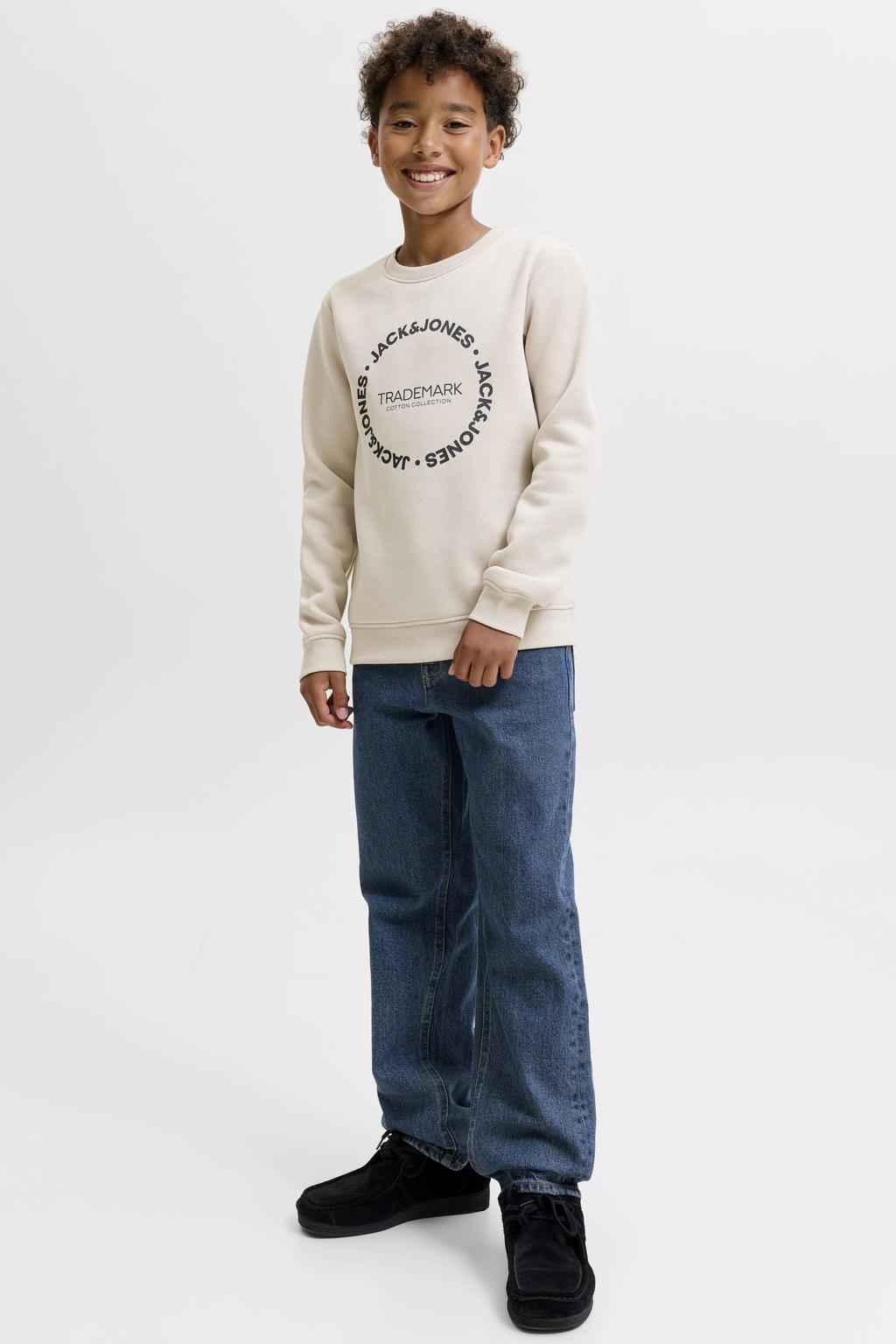 Beige jongens JACK & JONES JUNIOR sweater met tekst print, lange mouwen, ronde hals en geribde boorden