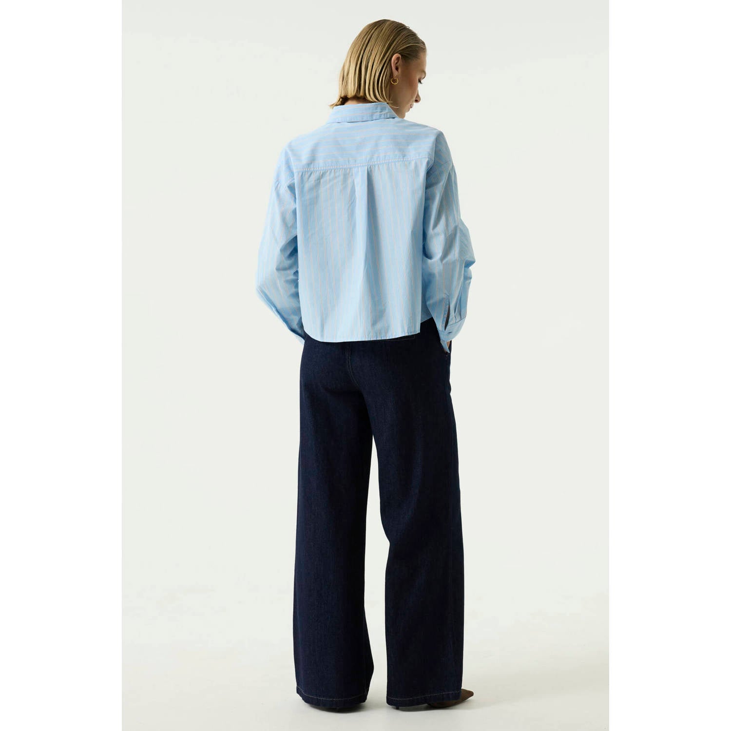 Garcia blouse met borduursels en krijtstreep lichtblauw