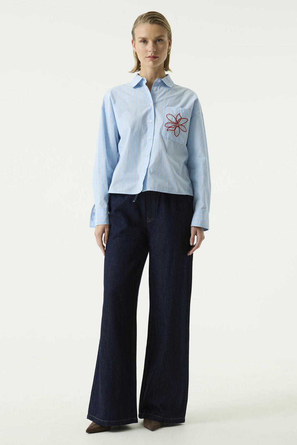 Lichtblauwe dames Garcia blouse en krijtstreep met lange mouwen, klassieke kraag, knoopsluiting en borduursels