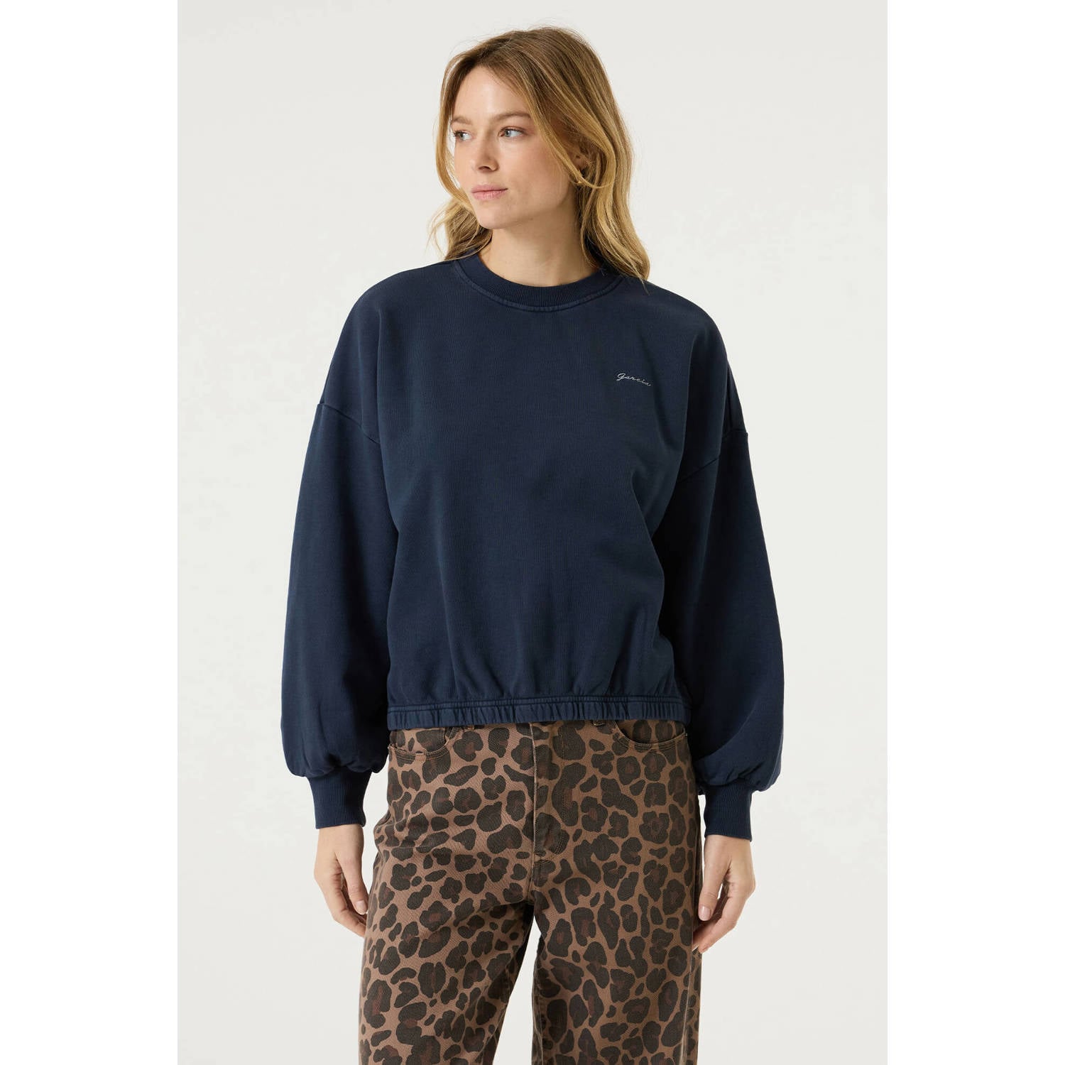 Garcia sweater met borduursels marineblauw