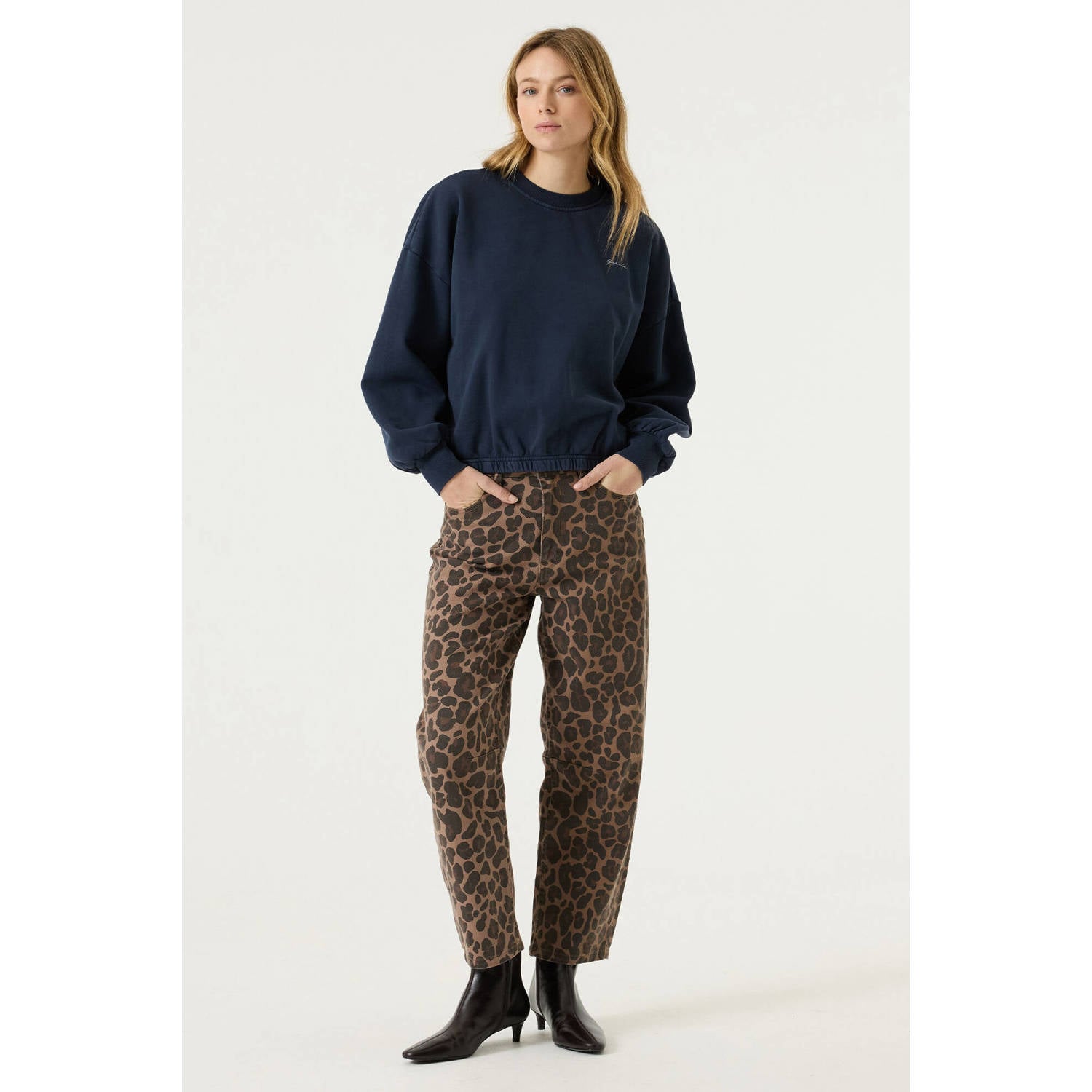Garcia sweater met borduursels marineblauw