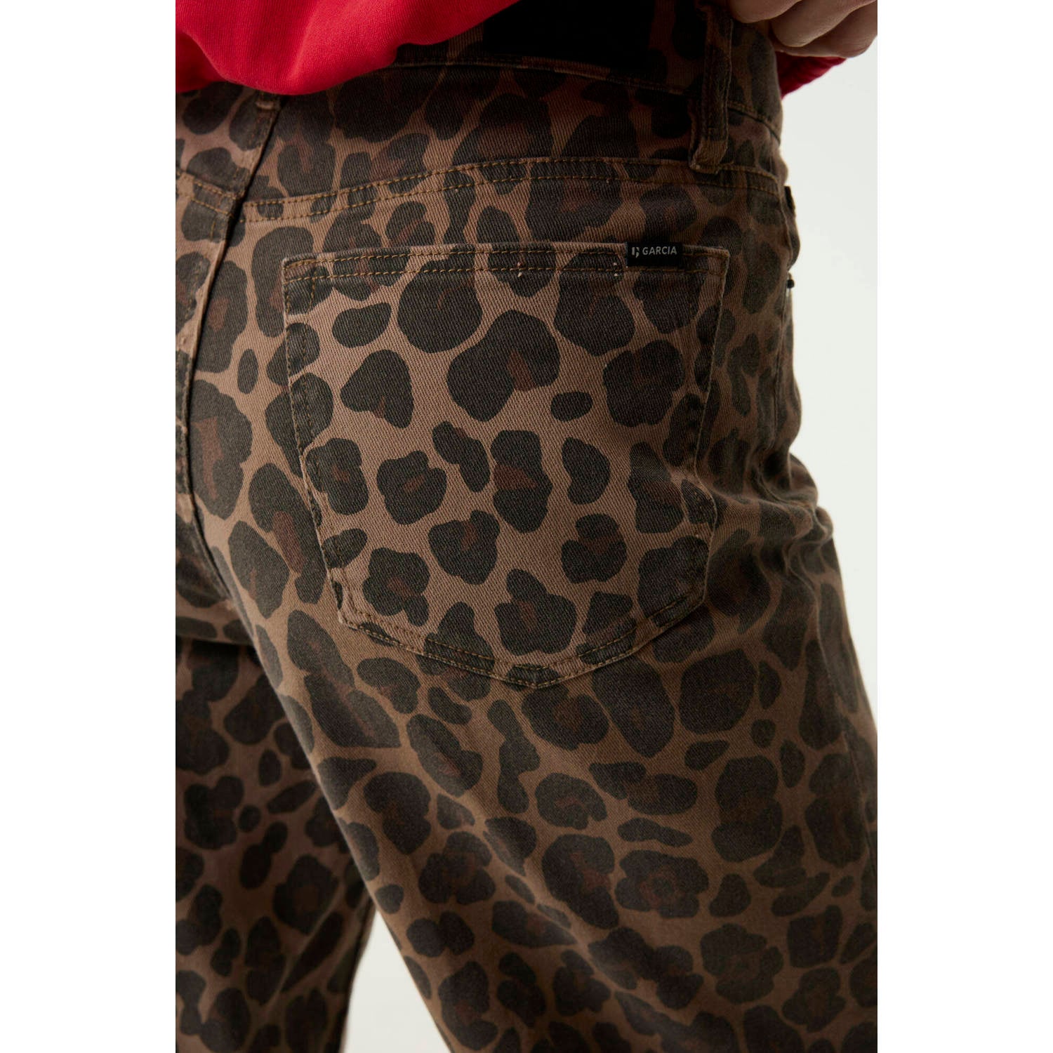 Garcia barrel jeans met panterprint bruin