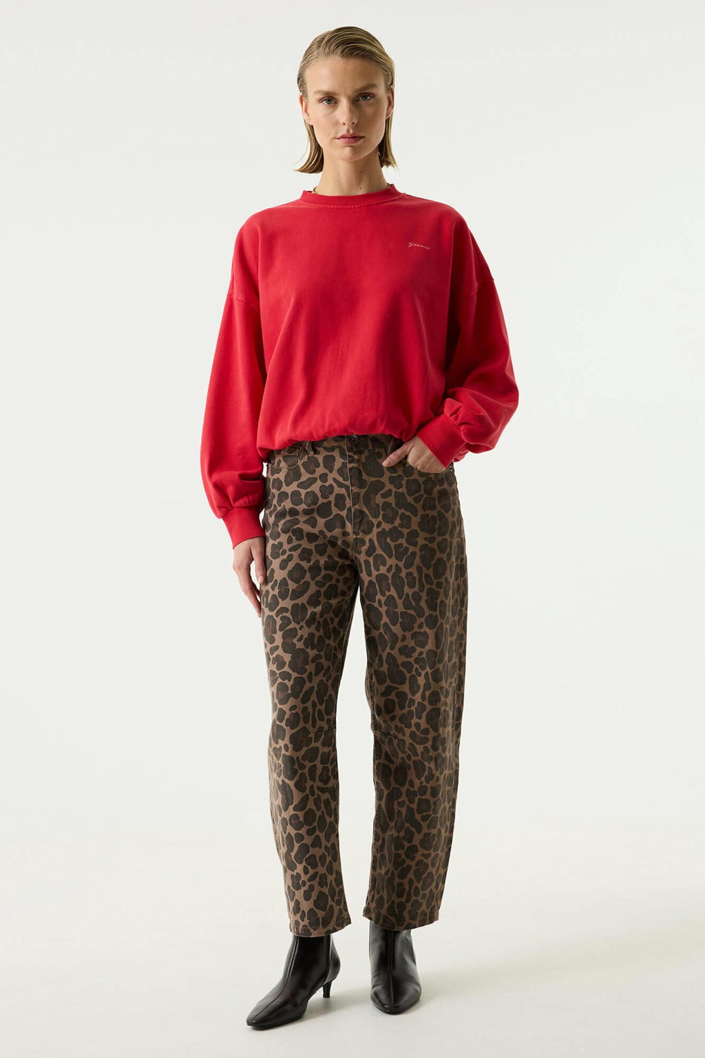 Bruine dames Garcia barrel jeans van denim met regular waist, rits- en knoopsluiting en dierenprint
