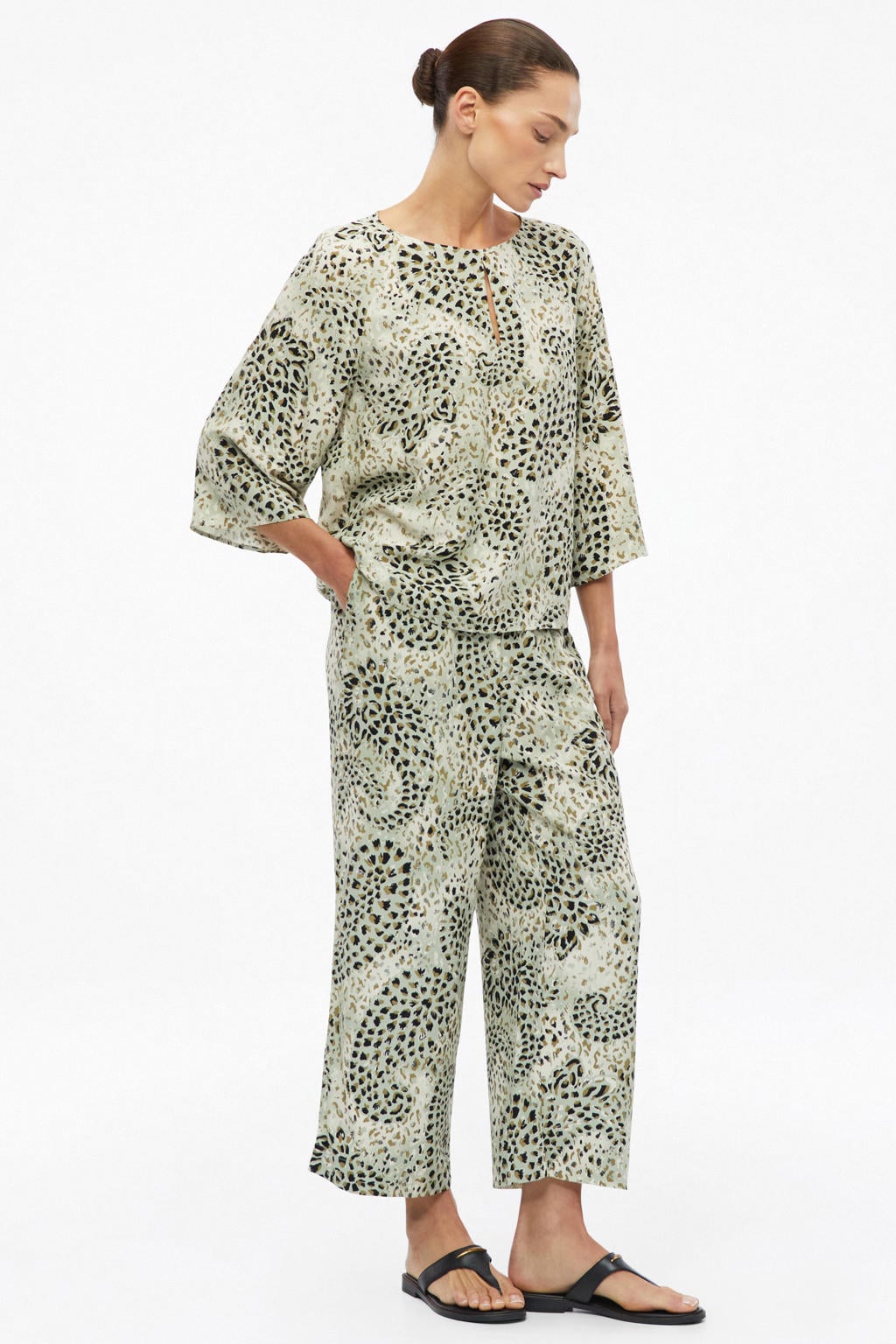 Groen, zwart en ecru dames s.Oliver BLACK LABEL blouse van viscose met paisley print, driekwart mouwen, klassieke kraag en knoopsluiting