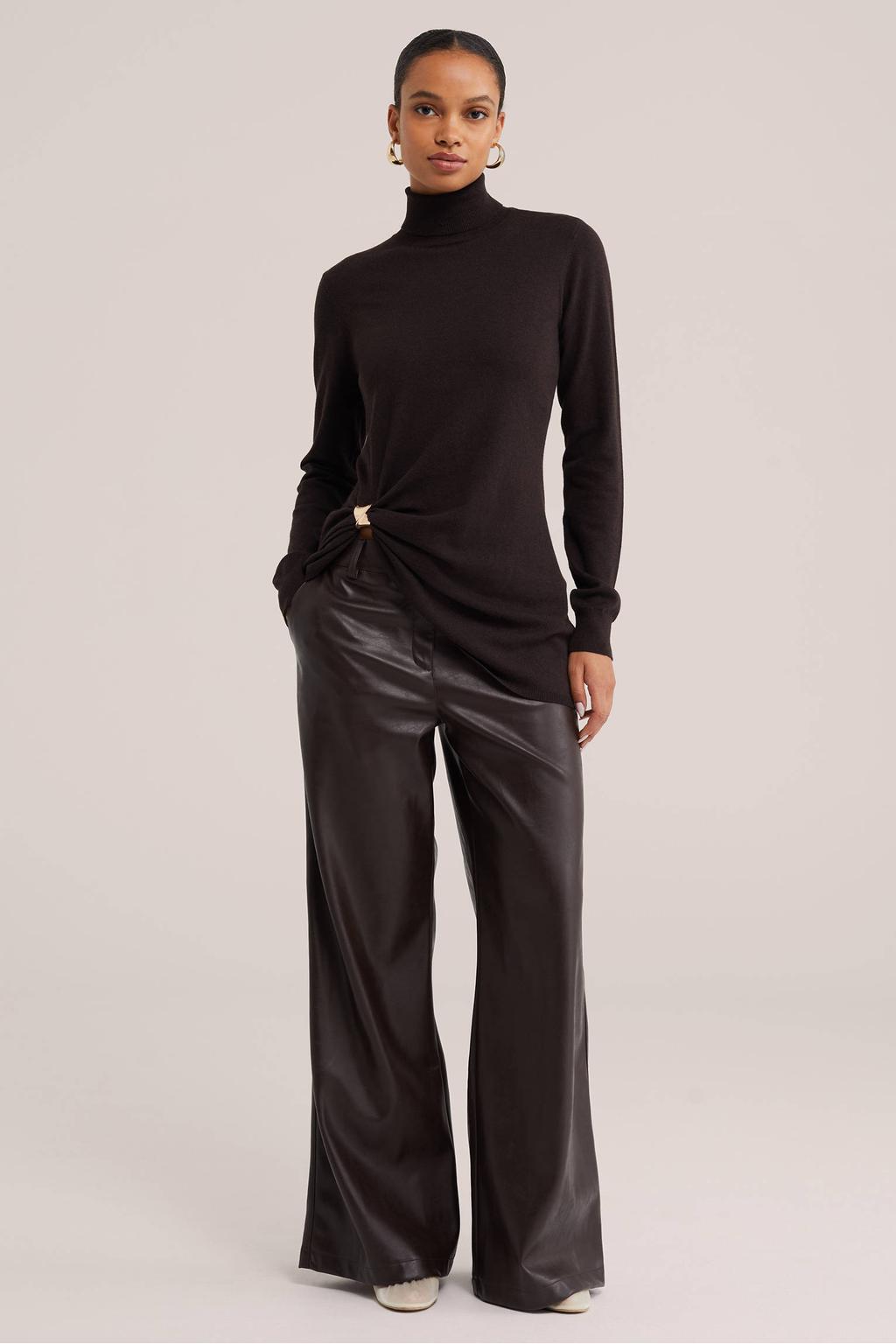 Donkerblauwe dames WE Fashion gebreide trui van polyester met effen, lange mouwen, col en siergesp