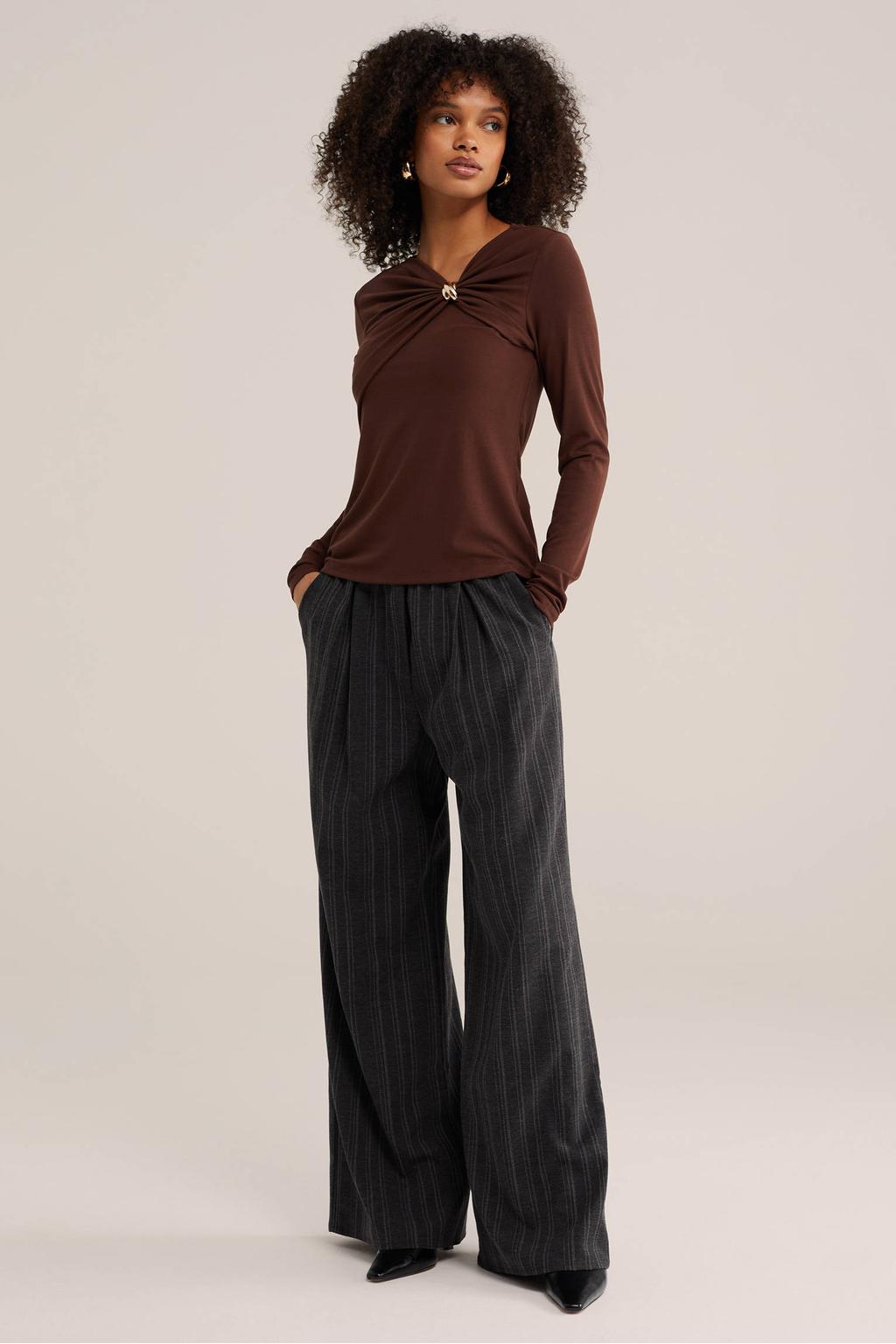 Bruine dames WE Fashion top van viscose met effen, lange mouwen en ronde hals