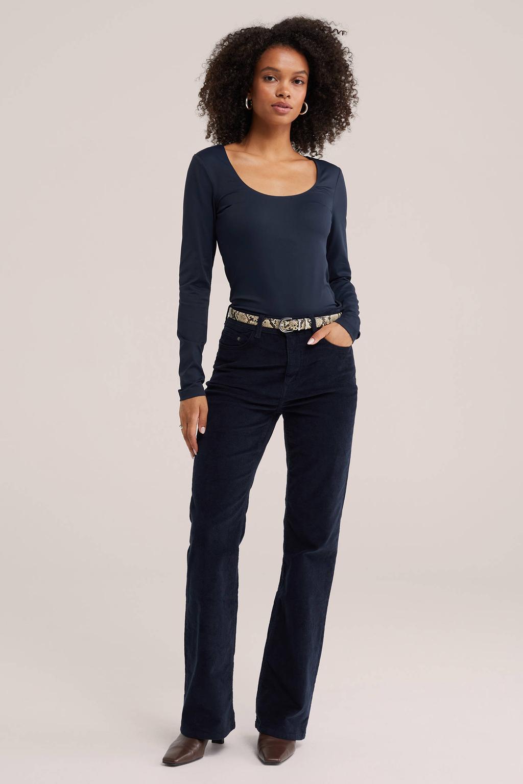 Donkerblauwe dames WE Fashion aansluitende top met effen, lange mouwen en ronde hals