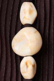 thumbnail: Mango top met kraaltjes en open rug - donkerbruin