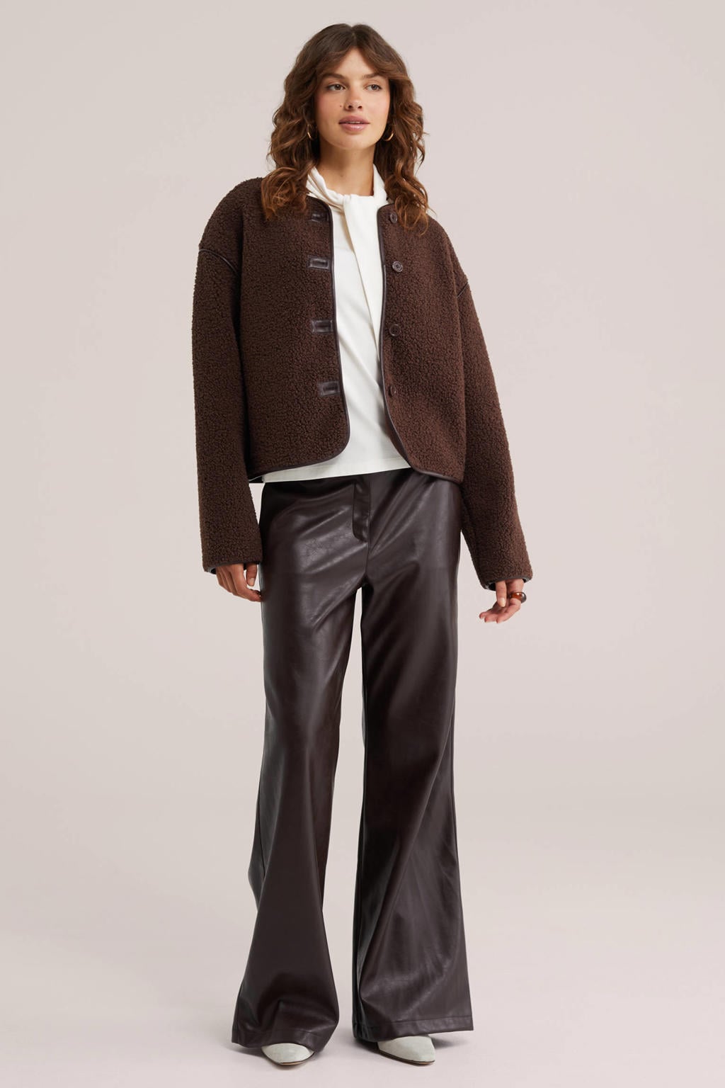 Bruine dames WE Fashion teddy jas van viscose met effen en lange mouwen