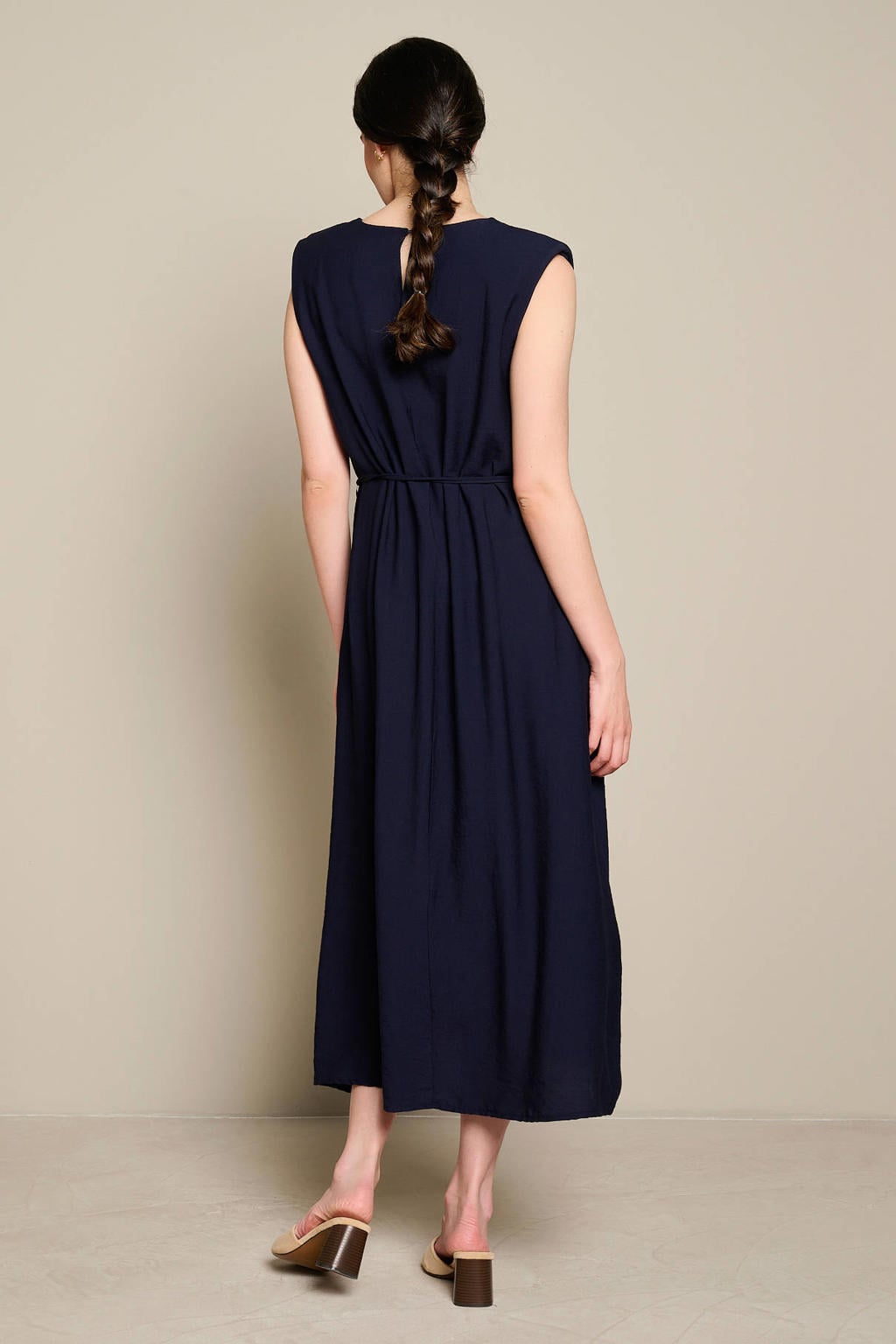 LOLALIZA midi jurk met ceintuur - donkerblauw