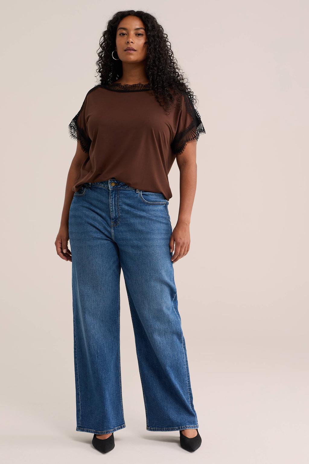 Bruin en zwarte dames WE Fashion Curve top van viscose met effen, korte mouwen, boothals en kant