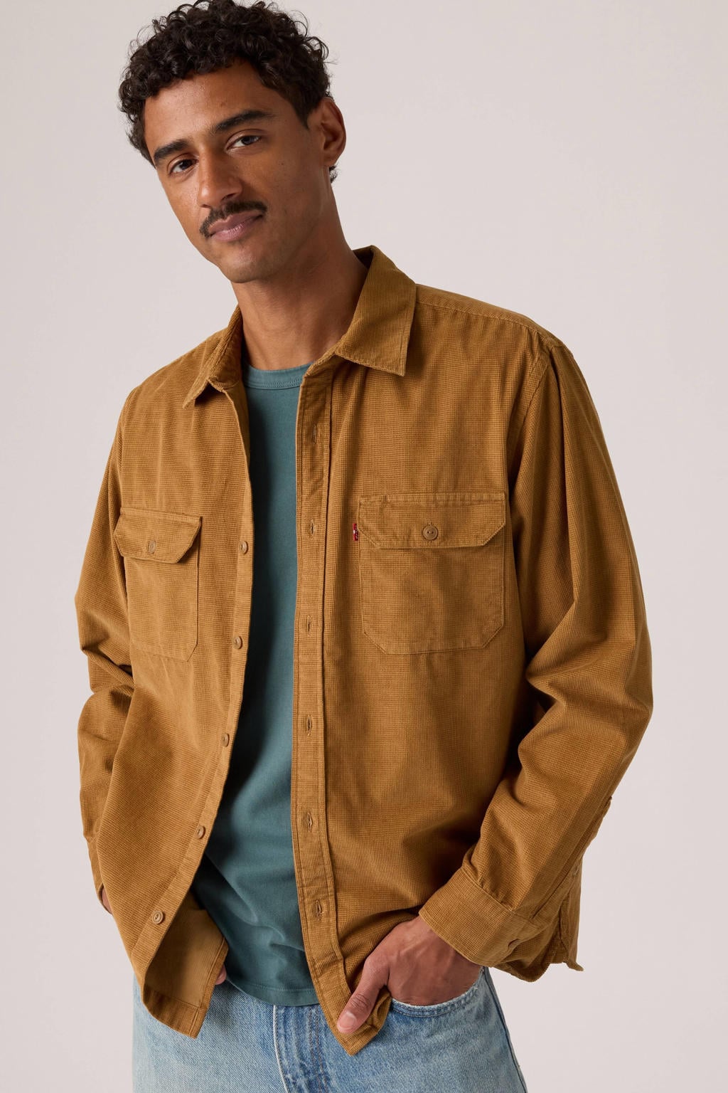 Okergele heren Levi's Jackson regular fit corduroy casual overhemd met effen, lange mouwen en klassieke kraag