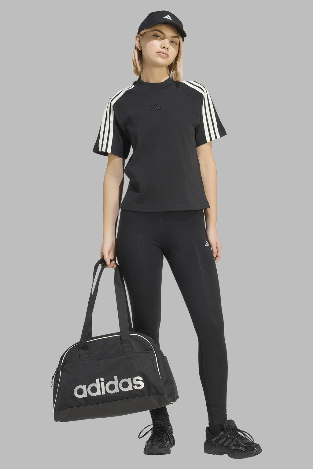 Zwarte dames adidas Sportswear T-shirt van katoen met korte mouwen en ronde hals