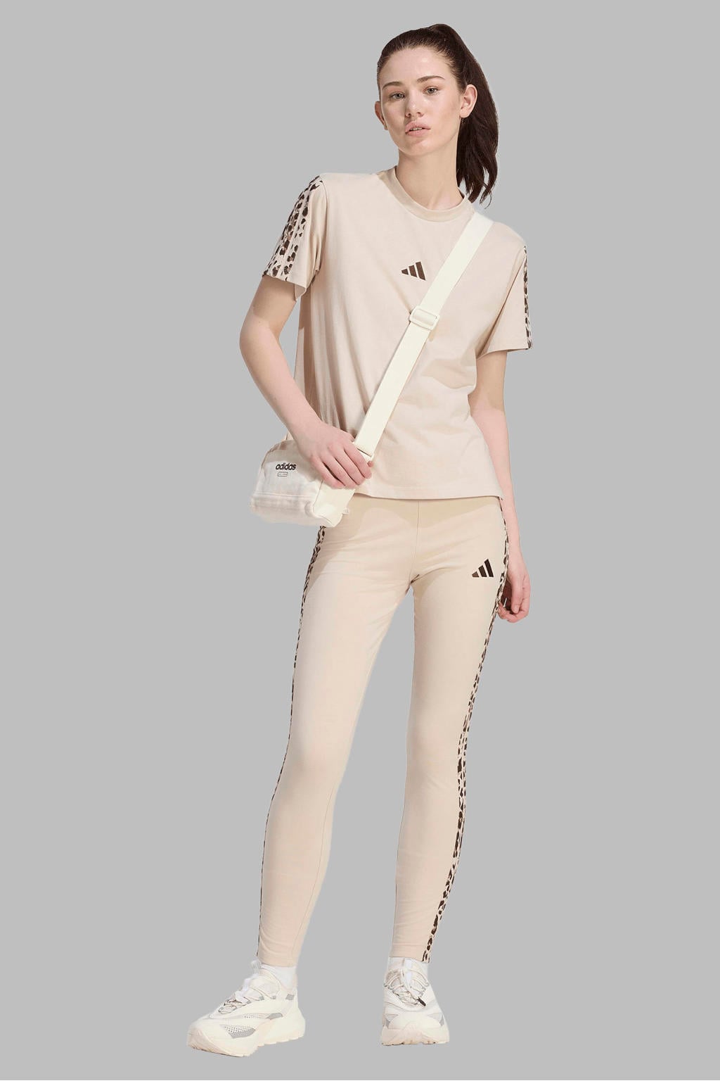 adidas Sportswear slim fit broek met panterprint - beige