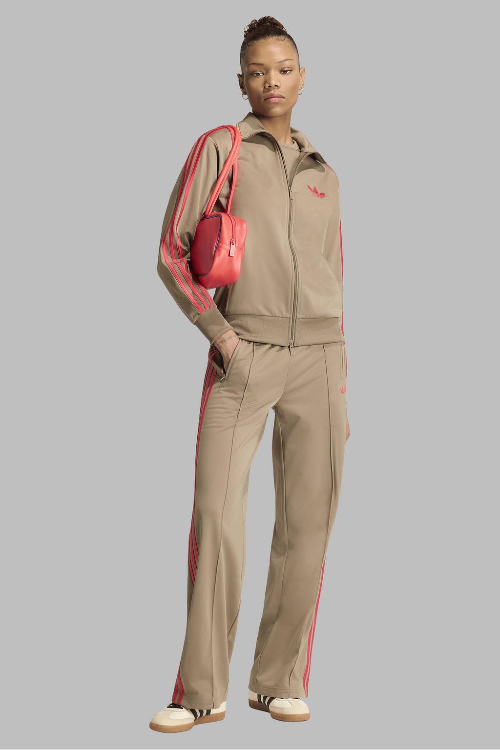 Zand en roze dames adidas Originals Firebird loose fit broek van polyester met regular waist, elastische tailleband met koord en effen