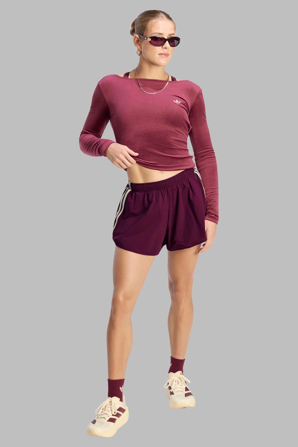 Donkerrode dames adidas Originals sportshort van polyamide met loose fit, regular waist en elastische tailleband met koord