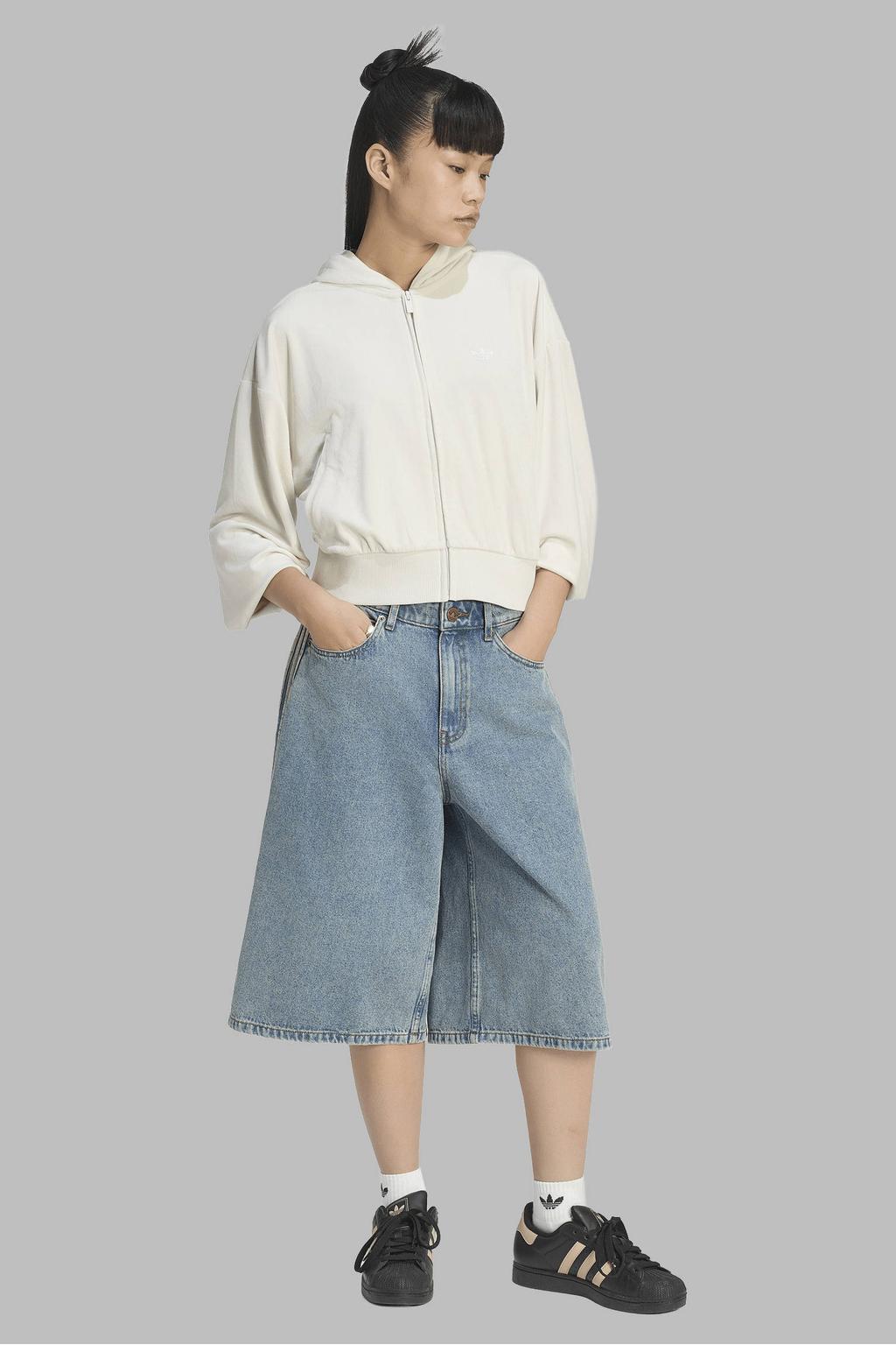 Light blue denim dames adidas Originals loose fit jort van katoen met regular waist en effen