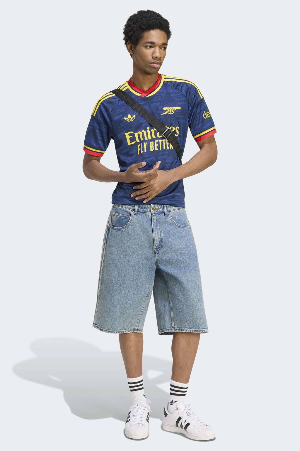 Blauwe heren adidas Performance senior arsenal fc voetbalshirt uit van polyester met logo dessin, korte mouwen en V-hals
