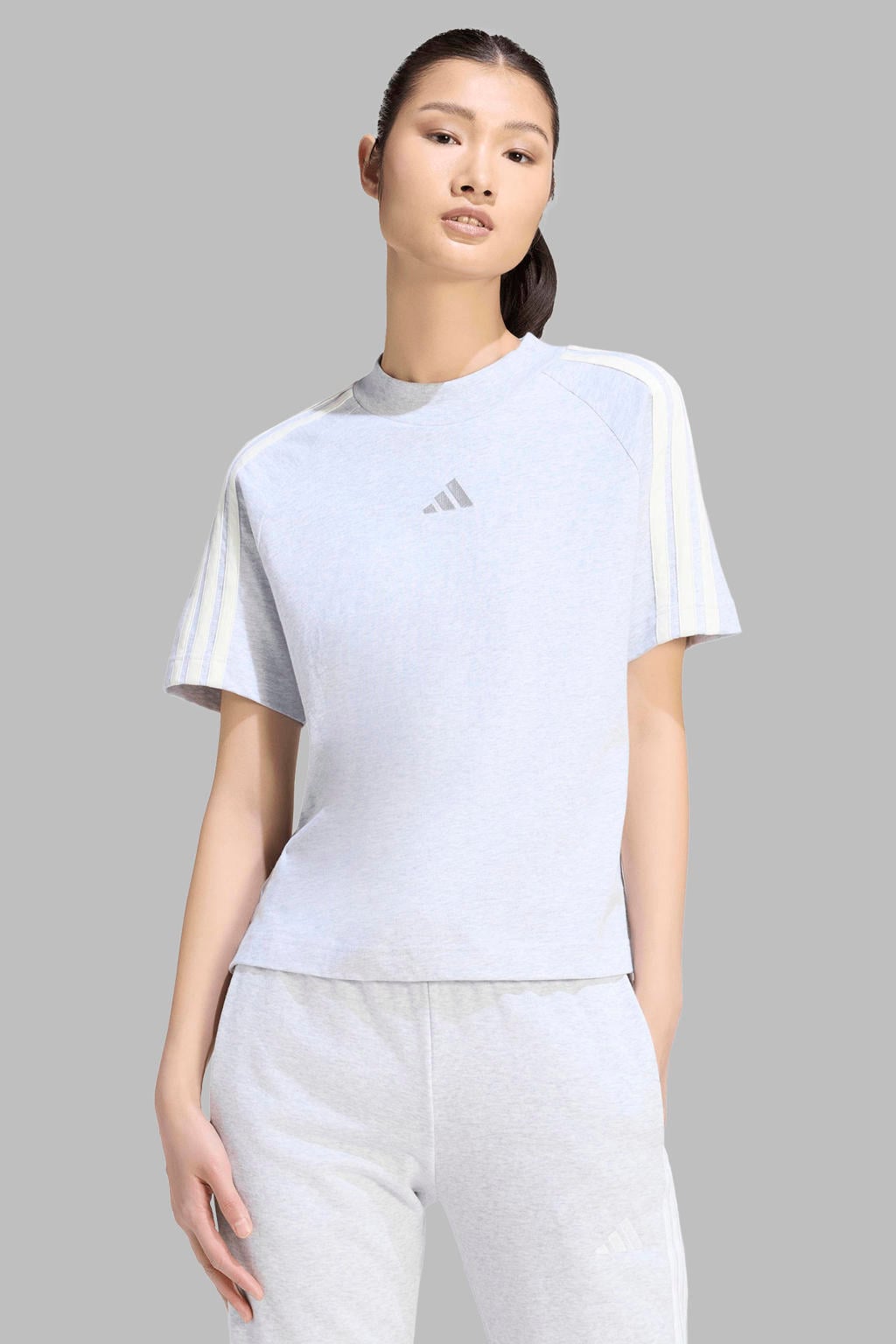 Lichtgrijze dames adidas Sportswear T-shirt van katoen met korte mouwen en ronde hals