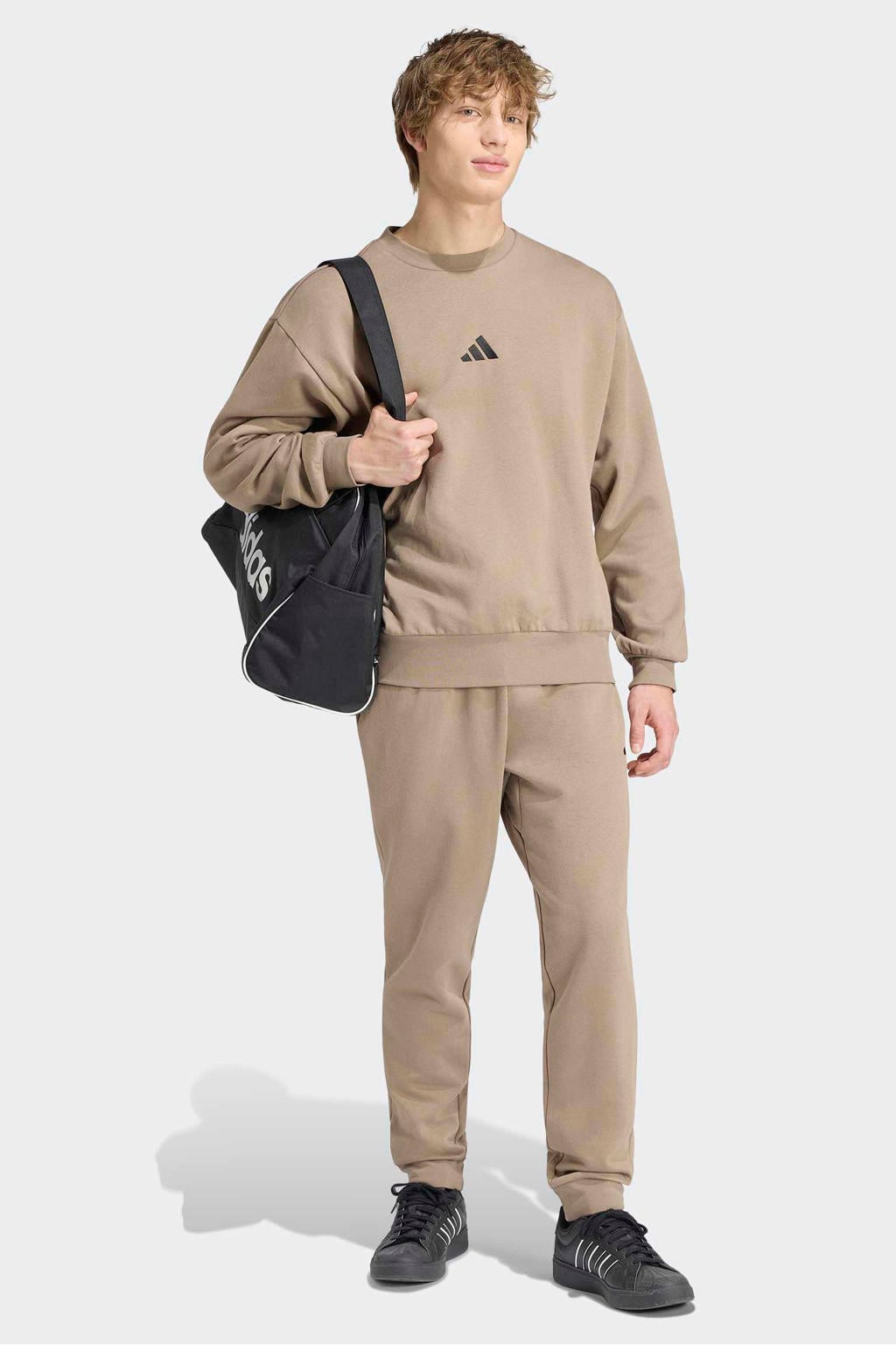 Bruine heren adidas Sportswear Feelcozy sweater met logo dessin, lange mouwen en ronde hals
