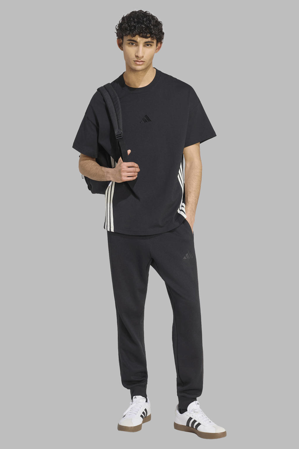 adidas Sportswear regular fit T-shirt met logo - zwart