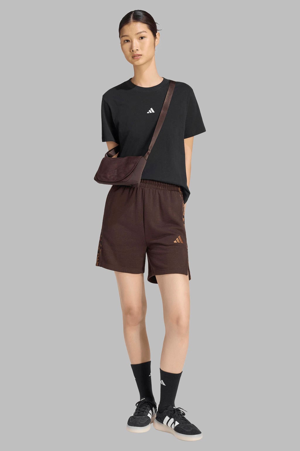 adidas Sportswear regular fit sweatshort met panterprint - bruin