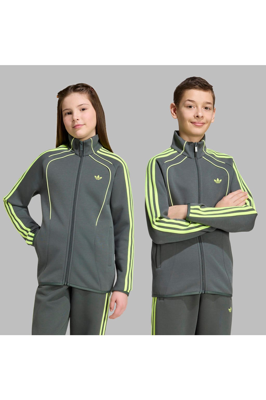 Olijfgroene jongens en meisjes adidas Originals Spacer trainingsjack van polyester met effen, lange mouwen, opstaande kraag en ritssluiting