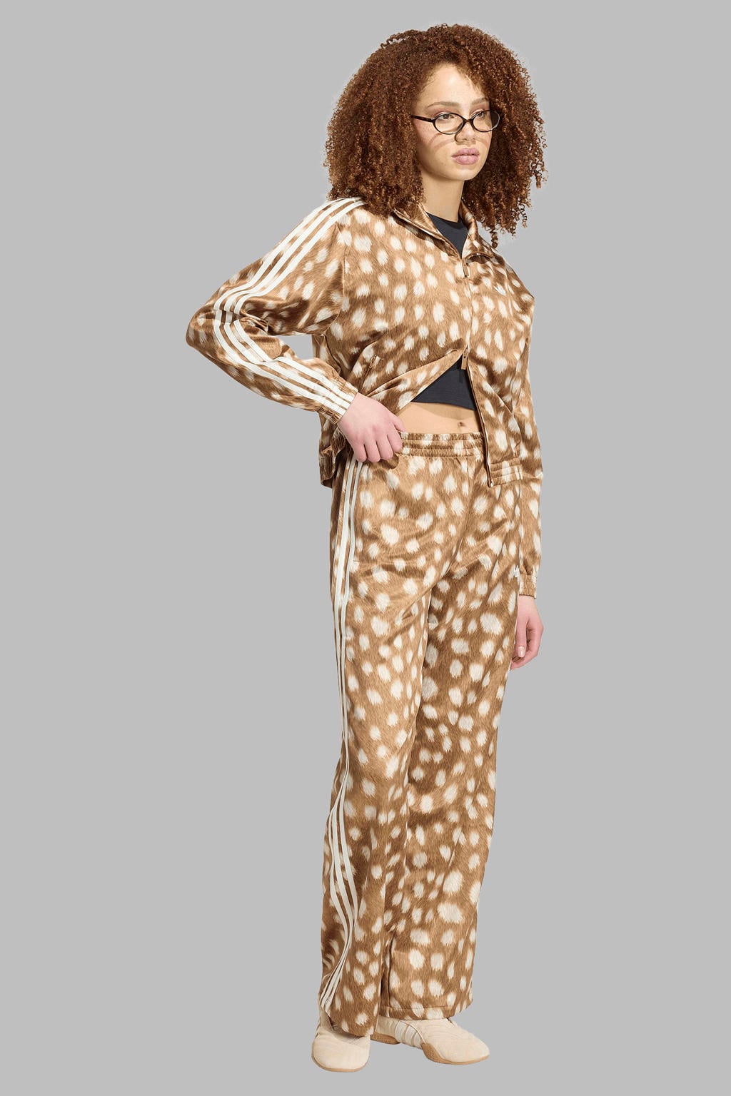 adidas Originals straight leg broek met dierenprint - bruin