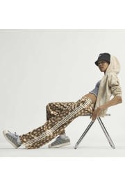 thumbnail: adidas Originals straight leg broek met dierenprint - bruin