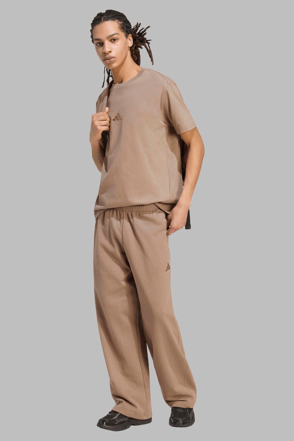 adidas Sportswear regular fit T-shirt met logo - beige