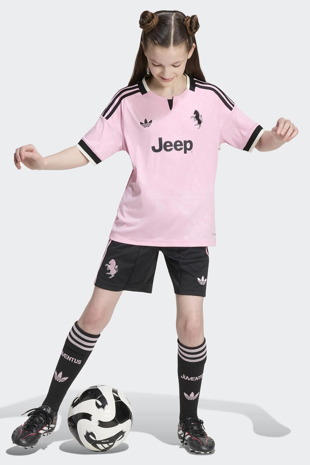 Zwarte jongens en meisjes adidas Performance junior juventus fc voetbalshort uit van polyester met regular fit en elastische tailleband met koord