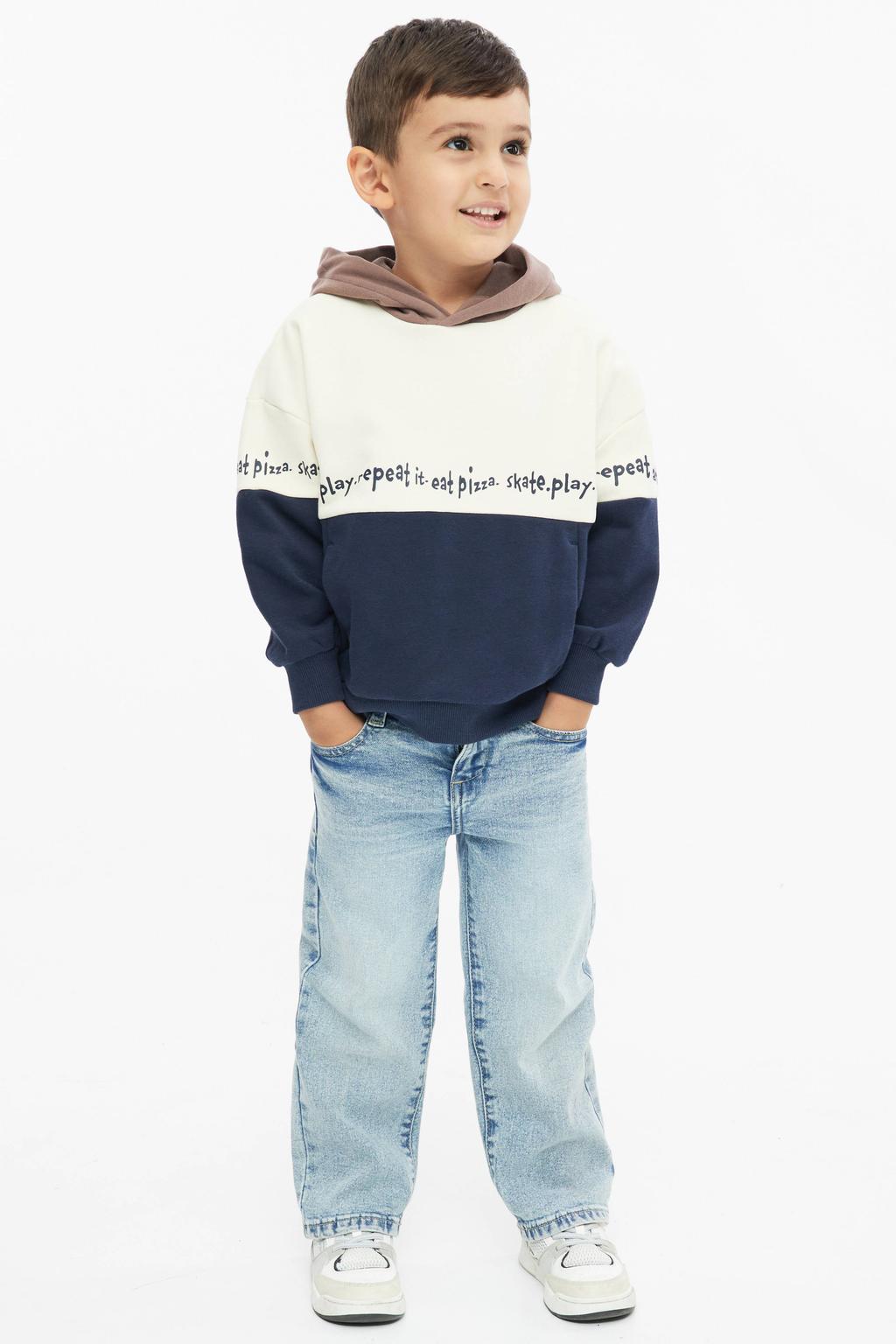 Ecru, donkerblauw en bruine jongens s.Oliver hoodie van sweat materiaal met meerkleurige print, lange mouwen en capuchon