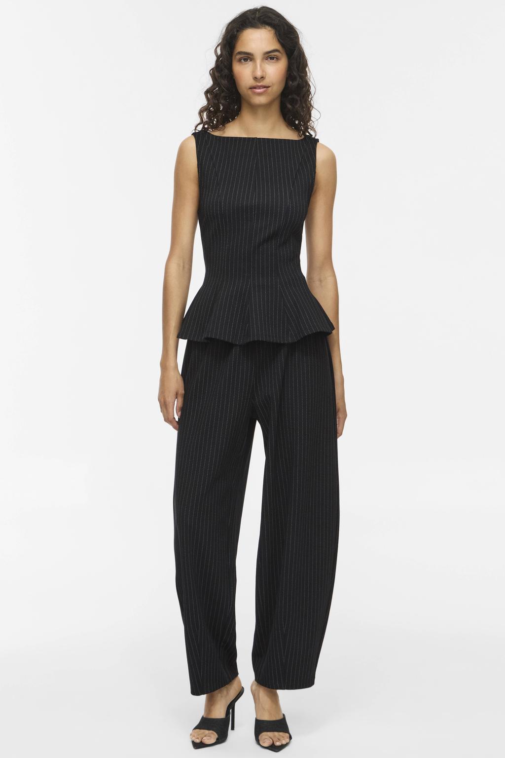 Zwart en grijze dames VILA top en krijtstreep met boothals en peplum